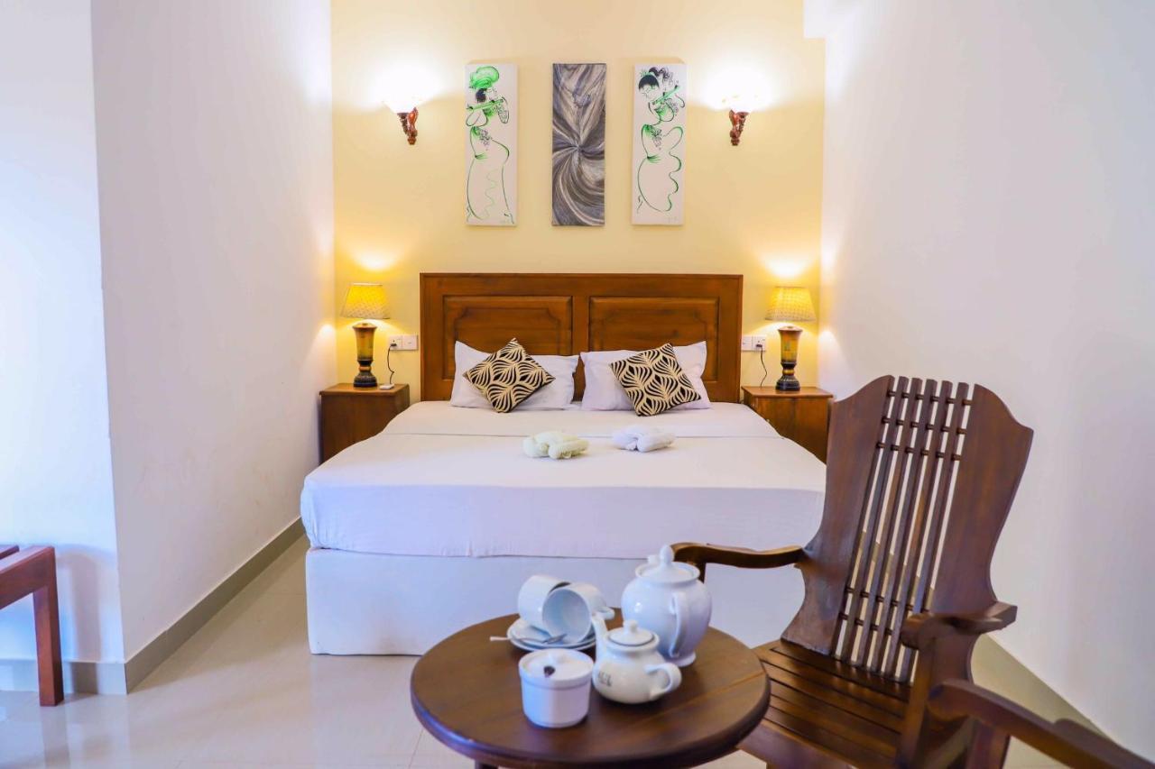 Ilamparuma Hotel Weligama Exterior photo
